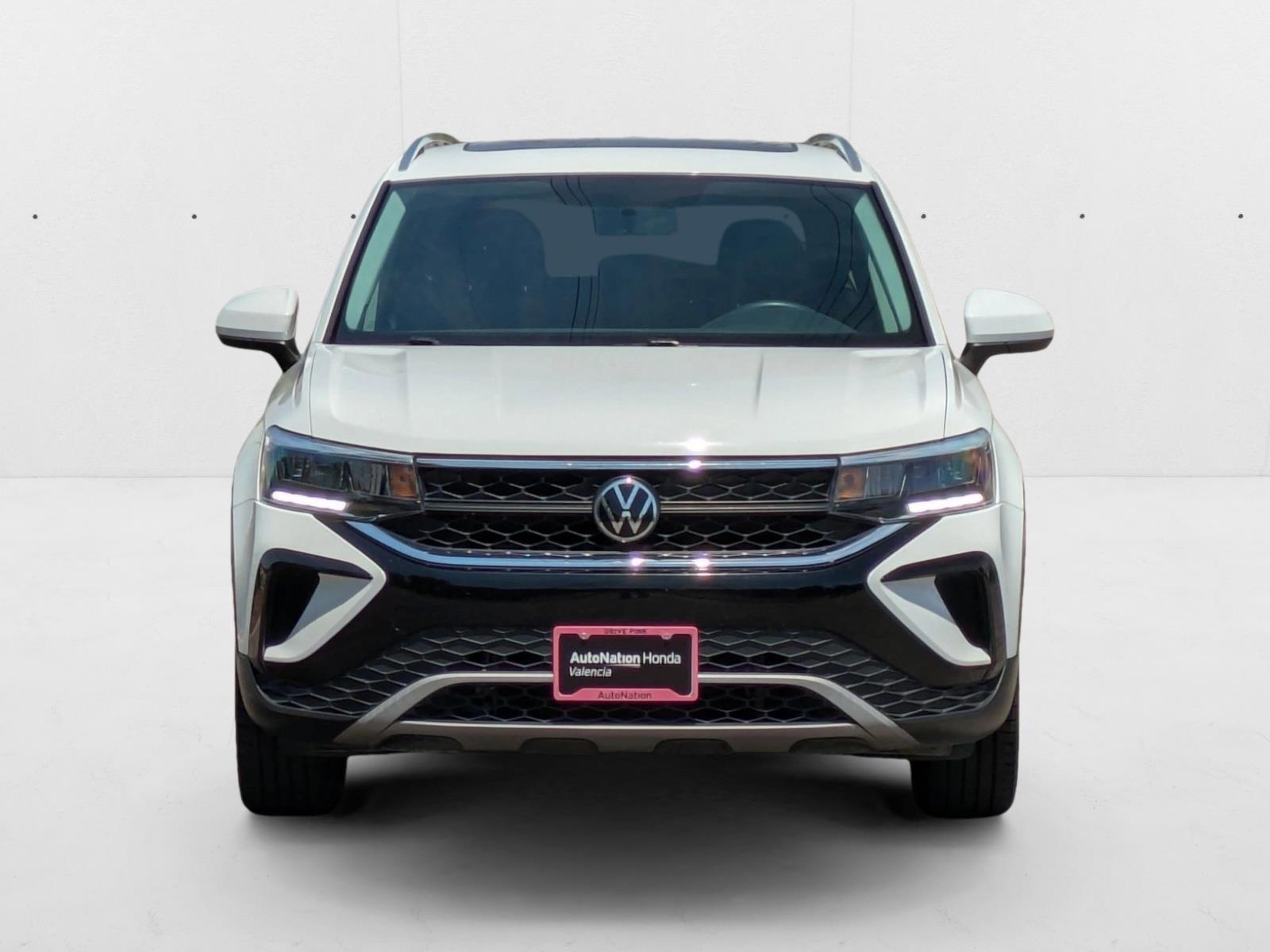 2022 Volkswagen Taos SE photo 2