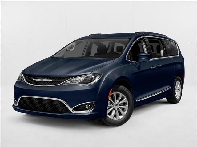 2018 Chrysler Pacifica Touring L Plus's photo