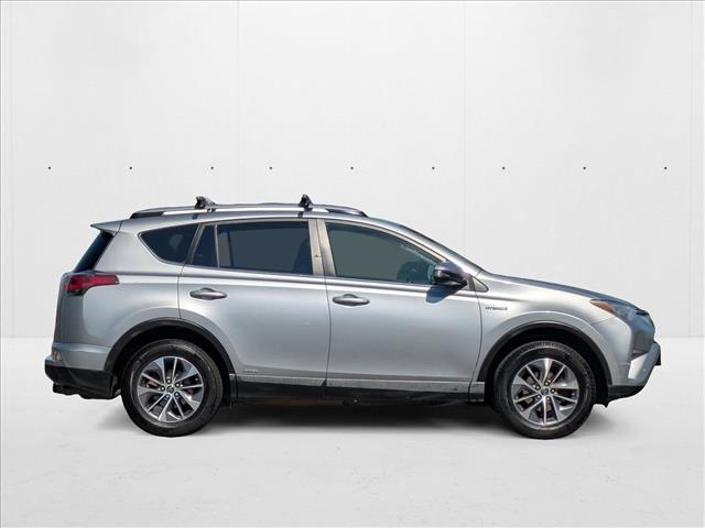 2017 Toyota RAV4 Hybrid XLE photo 4
