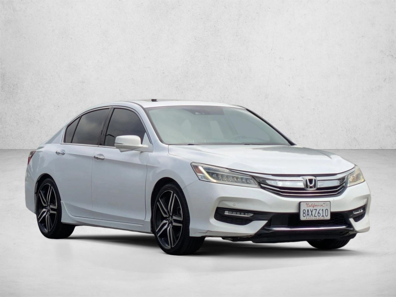 2017 Honda Accord Touring V6 photo 3