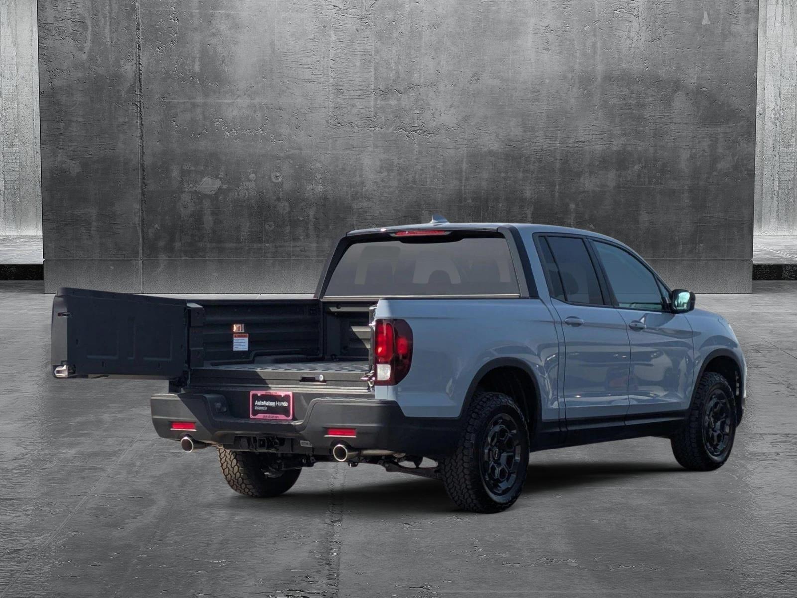 2025 Honda Ridgeline Sport photo 2