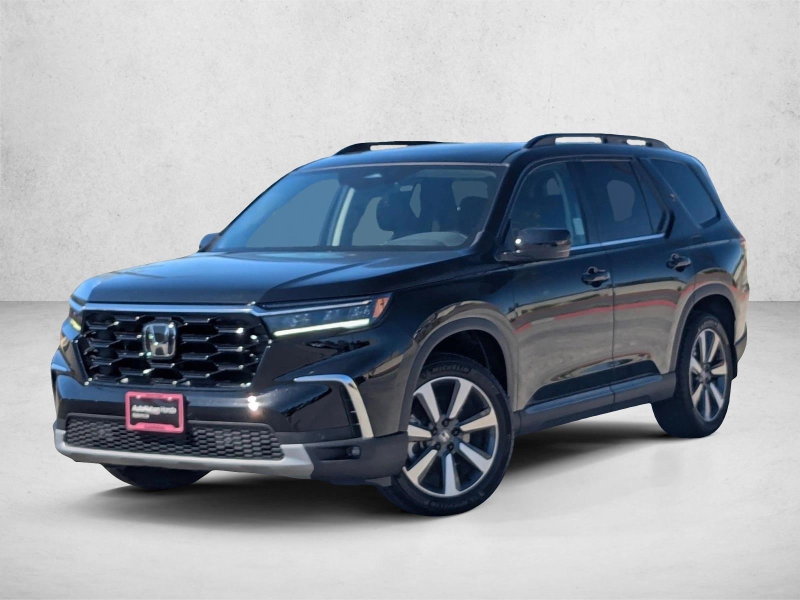 2025 Honda Pilot Touring photo 1