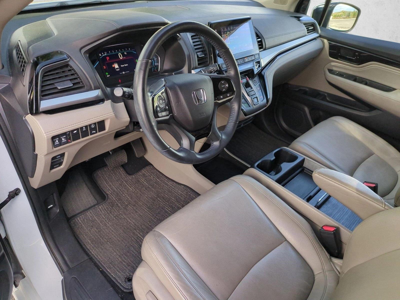 2023 Honda Odyssey Touring photo 3