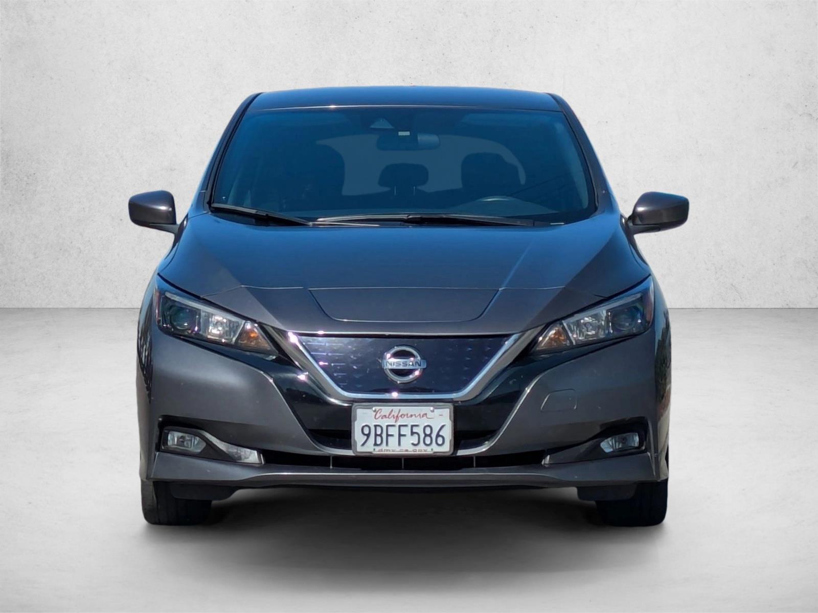 2022 Nissan Leaf SV photo 2
