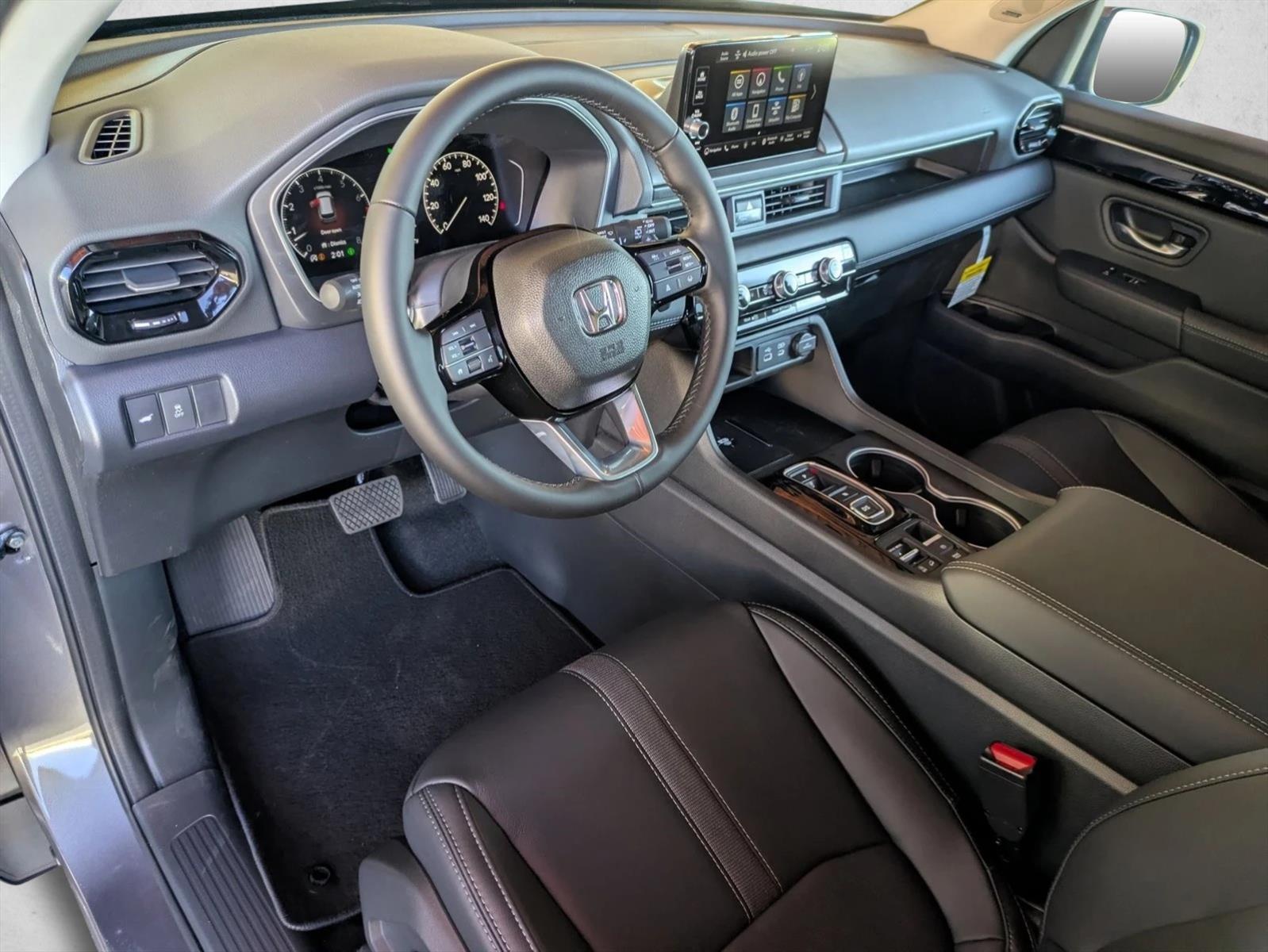 2025 Honda Pilot Touring photo 3