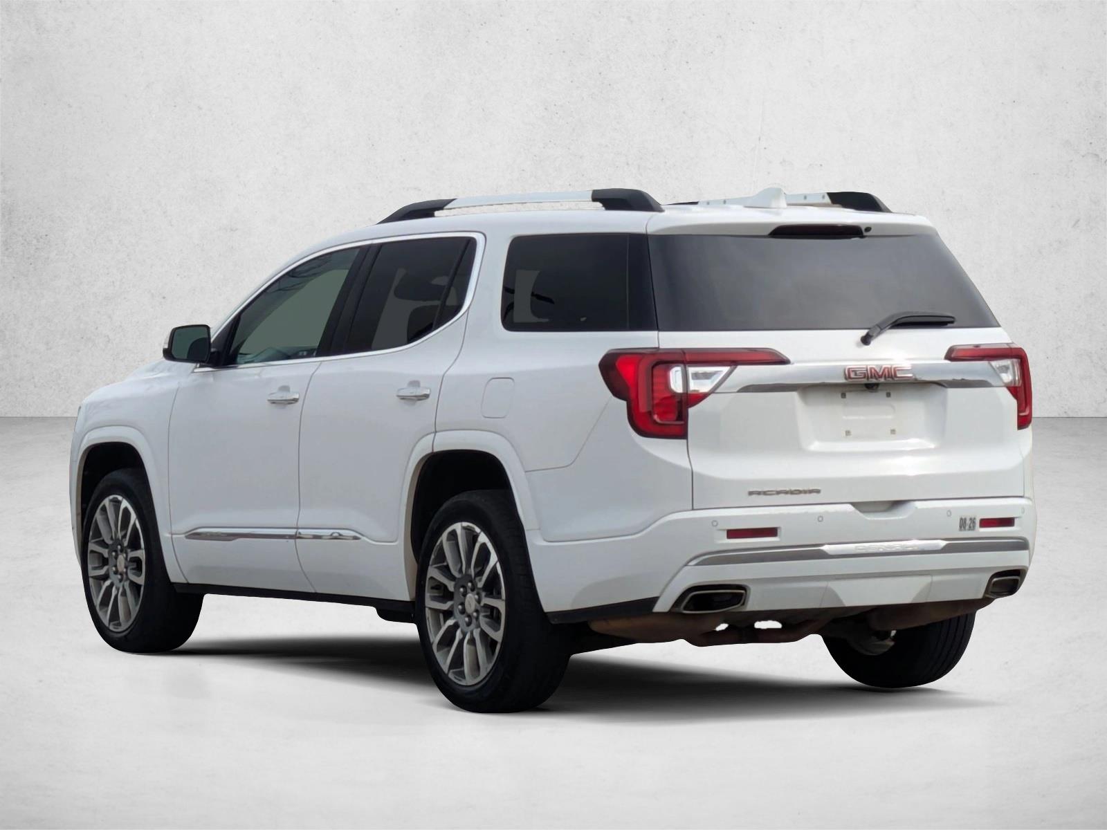 2023 GMC Acadia Denali photo 3