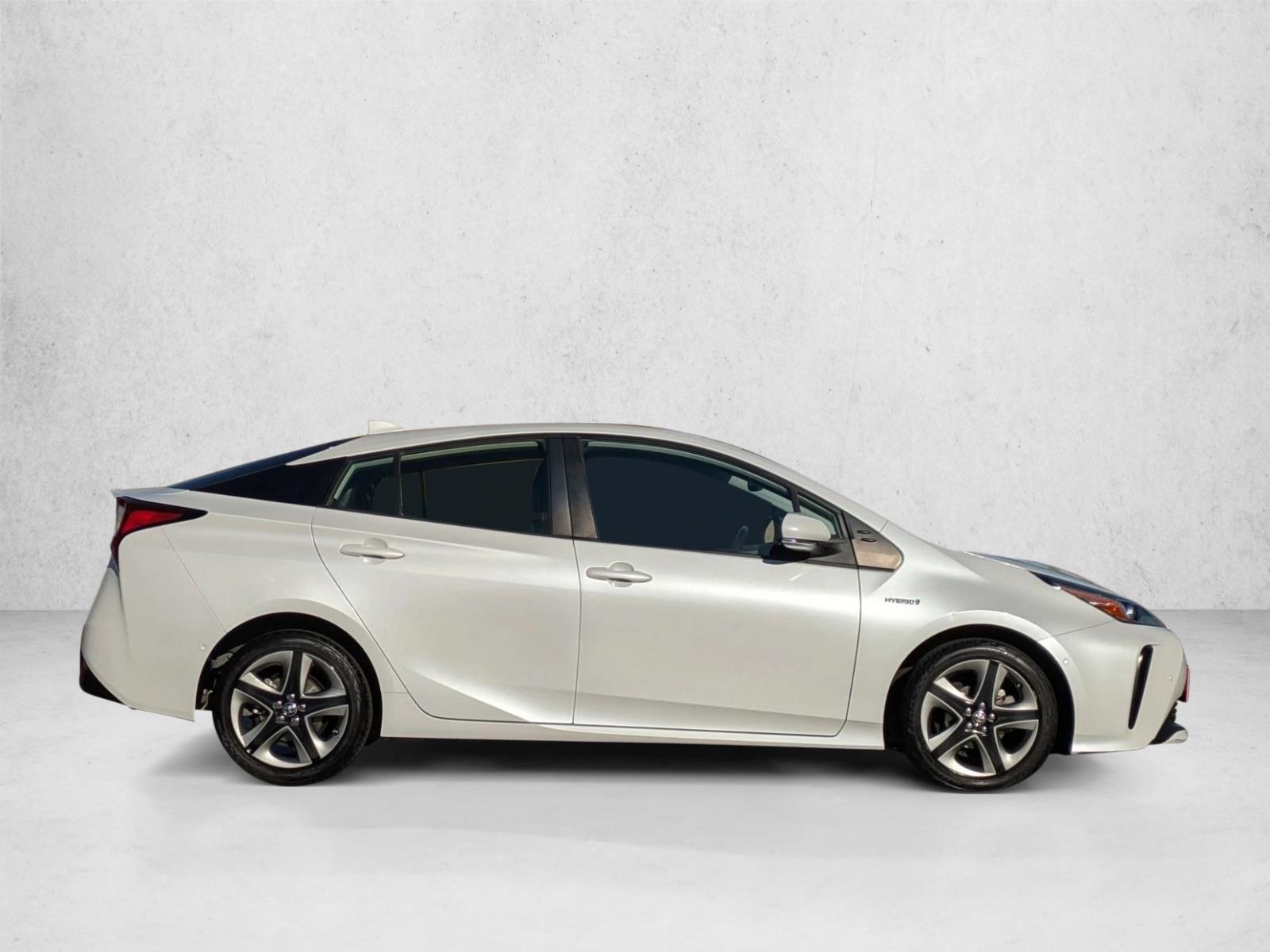 2021 Toyota Prius Limited photo 3