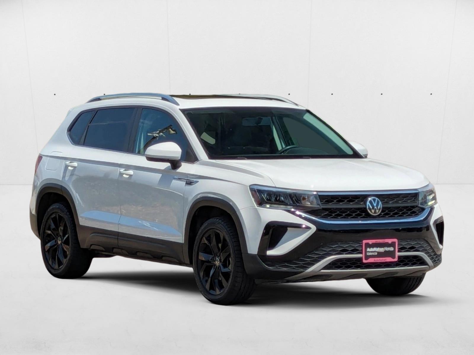 2022 Volkswagen Taos SE photo 3