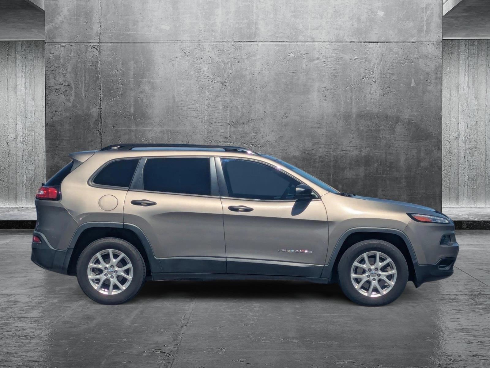 2017 Jeep Cherokee Sport photo 4