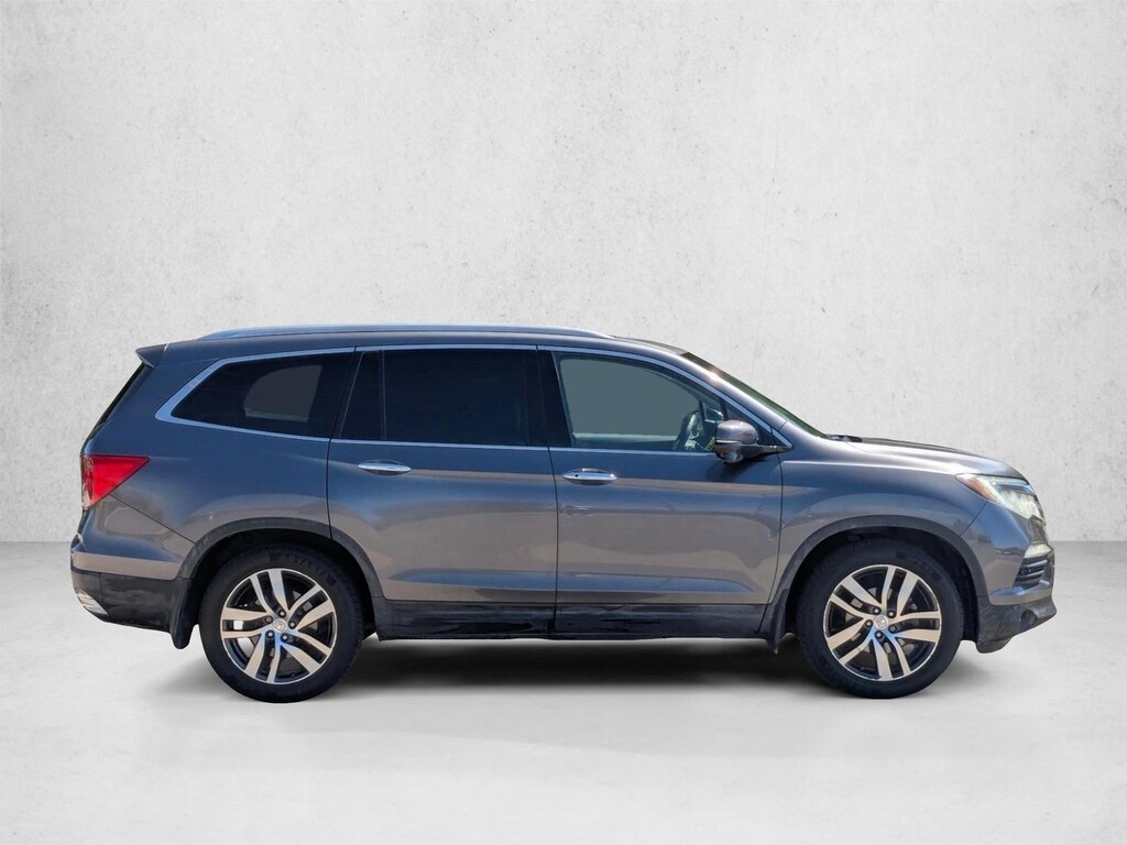 Used 2017 Honda Pilot Touring AWD SUV