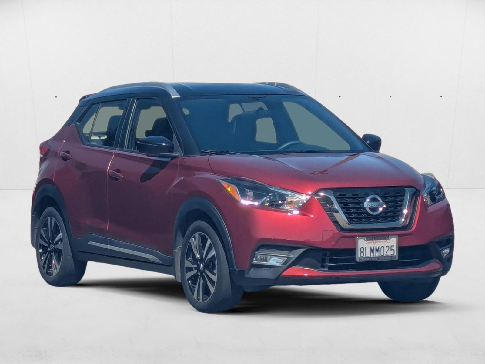 2019 Nissan Kicks SR photo 3