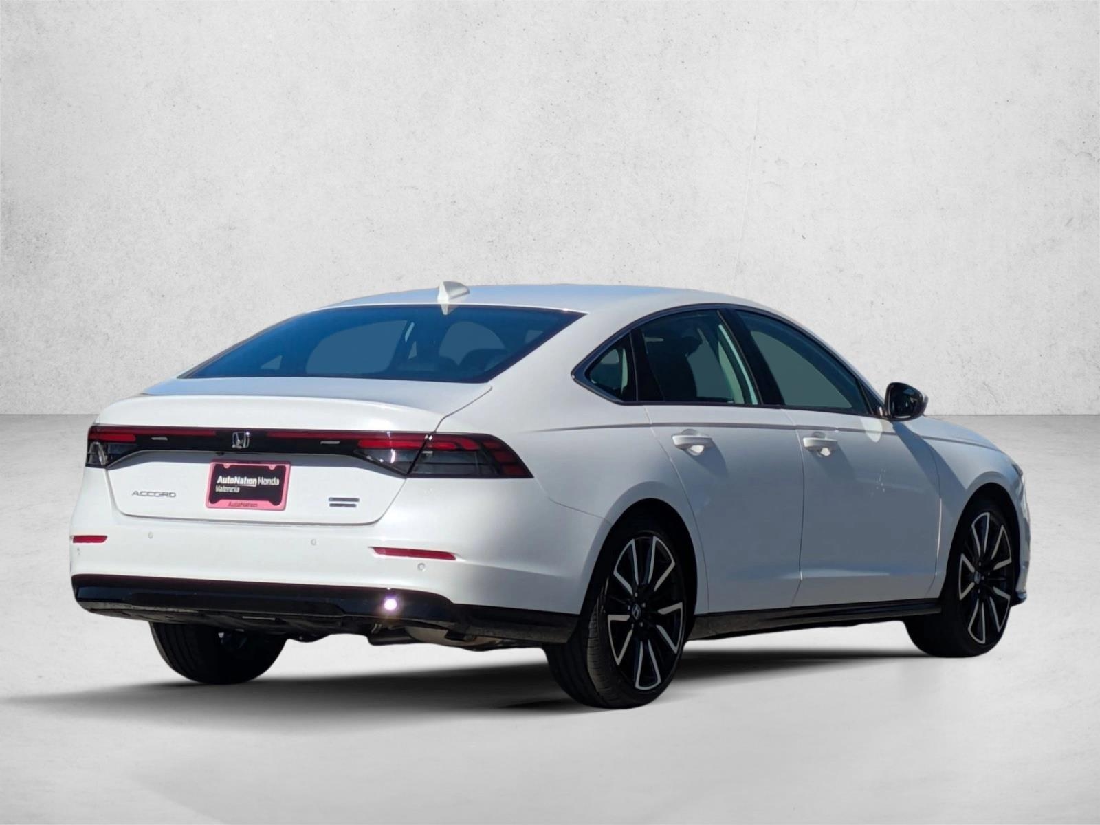 2025 Honda Accord Hybrid Touring photo 2