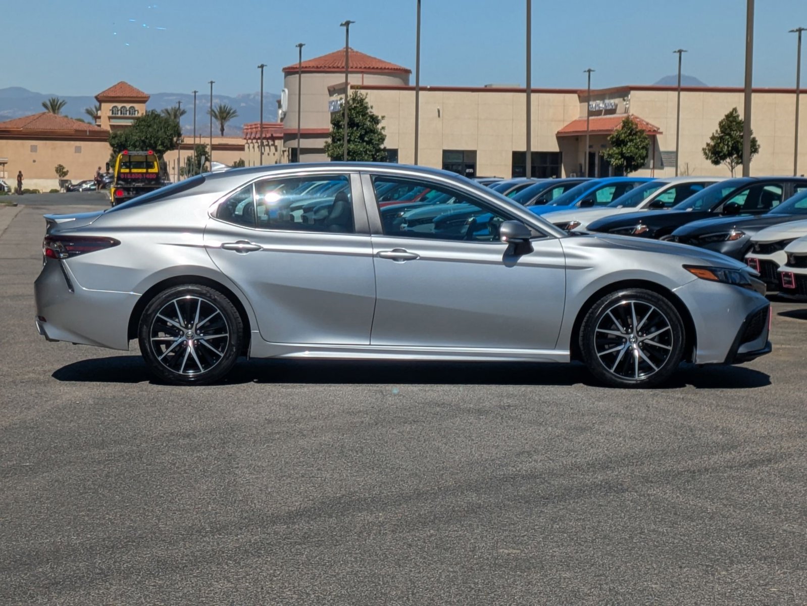 2023 Toyota Camry SE photo 4