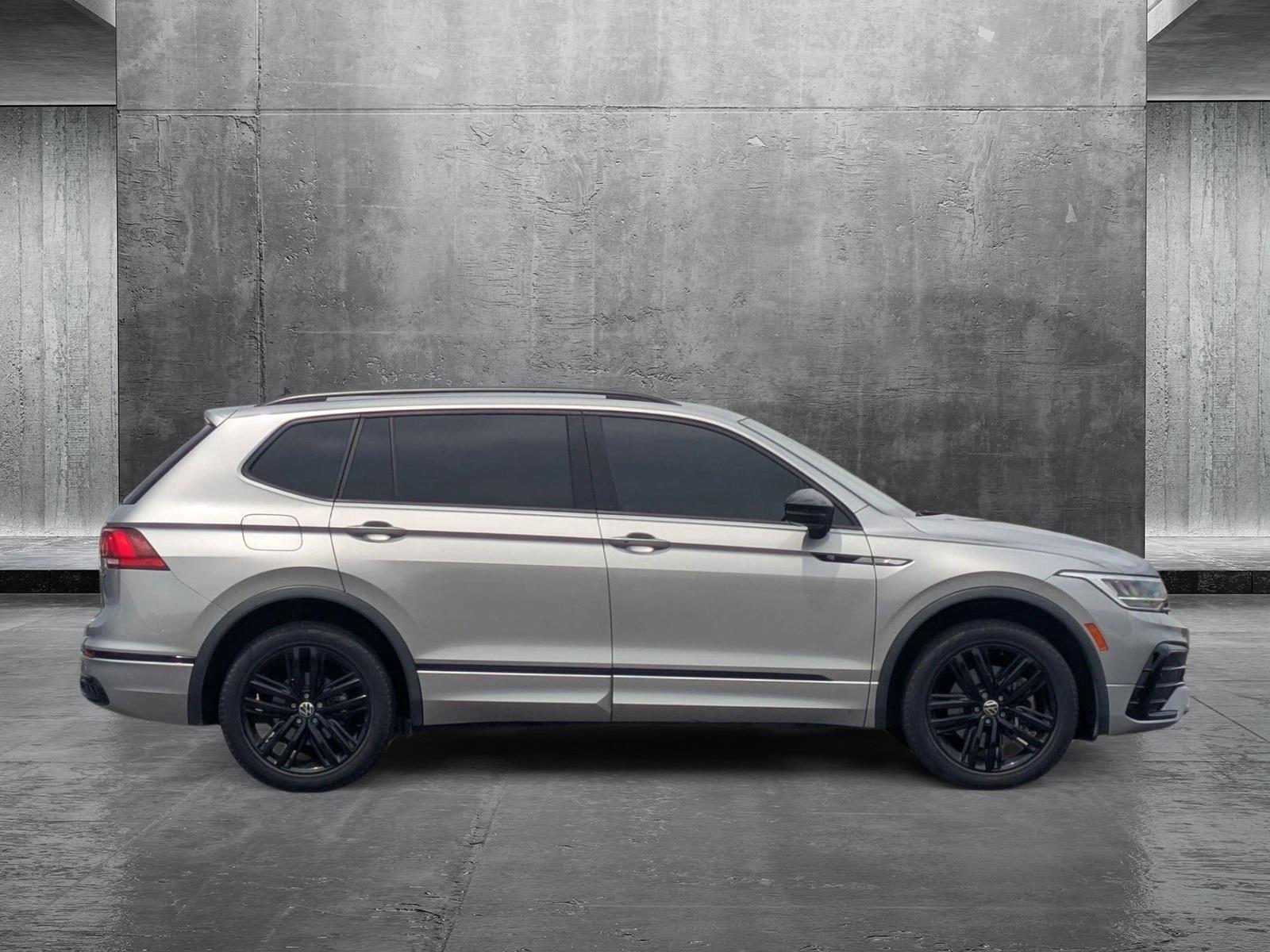 2022 Volkswagen Tiguan SE R-Line Black photo 4