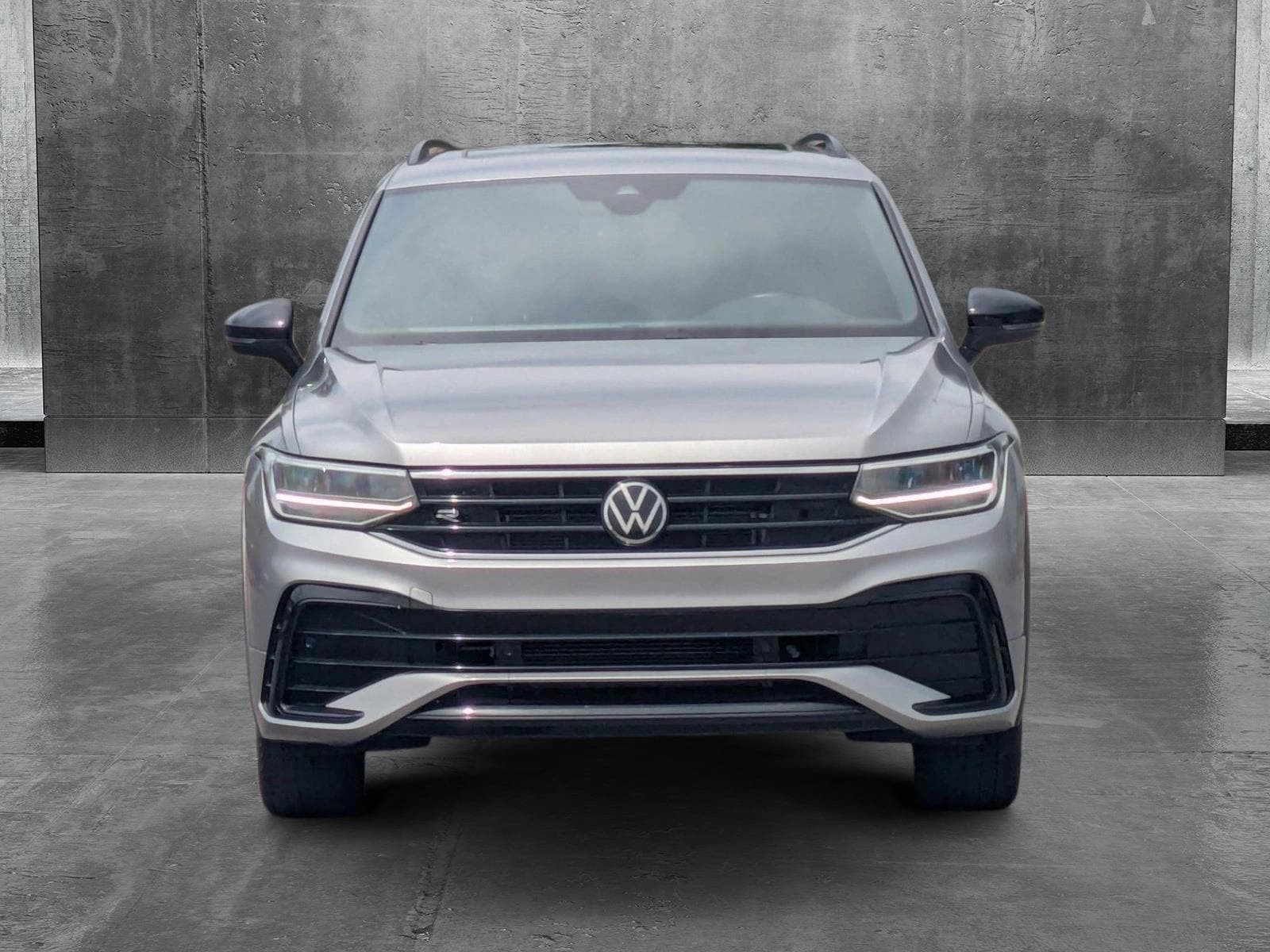 Used 2022 Volkswagen Tiguan SE R-LINE BLACK with VIN 3VV8B7AX1NM100955 for sale in Valencia, CA