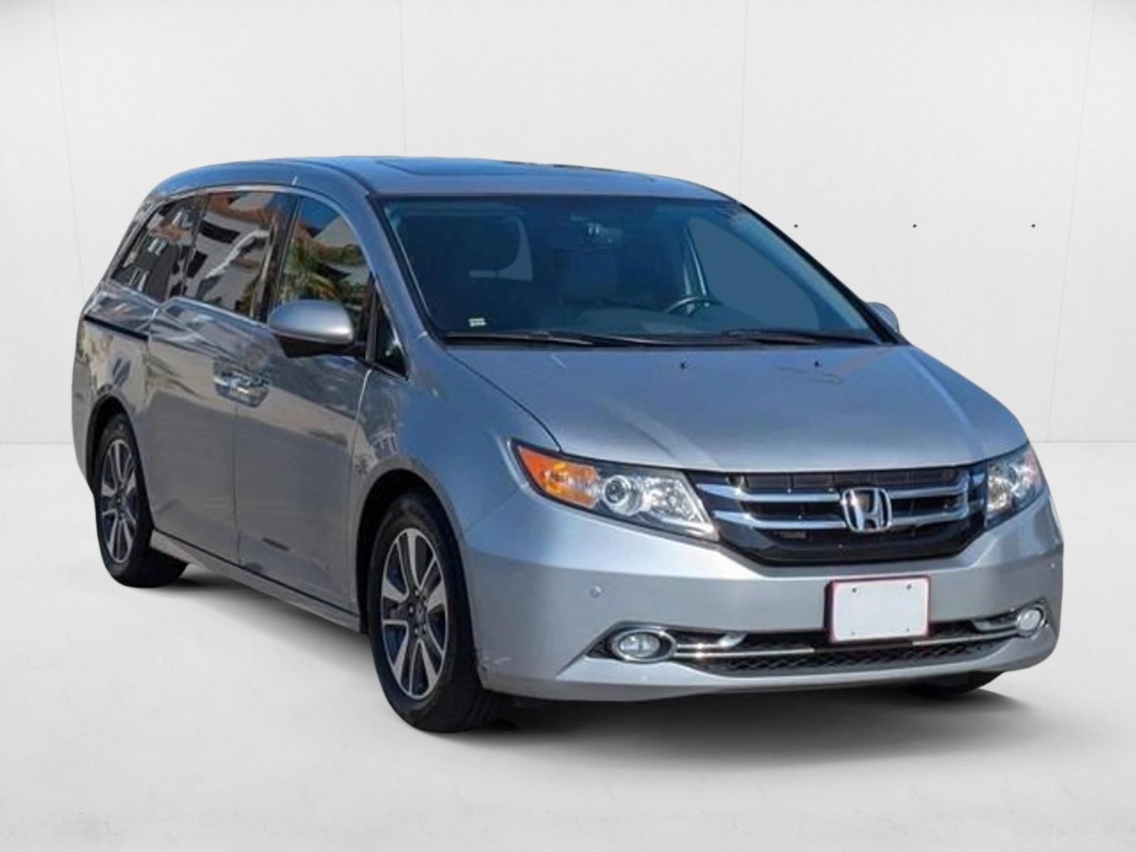 2017 Honda Odyssey Touring photo 3