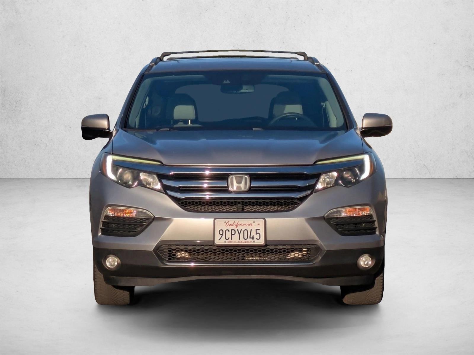 2018 Honda Pilot Touring photo 2