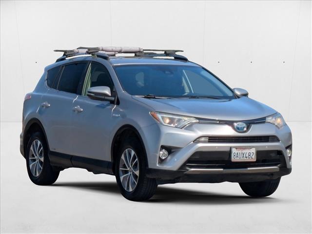 2017 Toyota RAV4 Hybrid XLE photo 3
