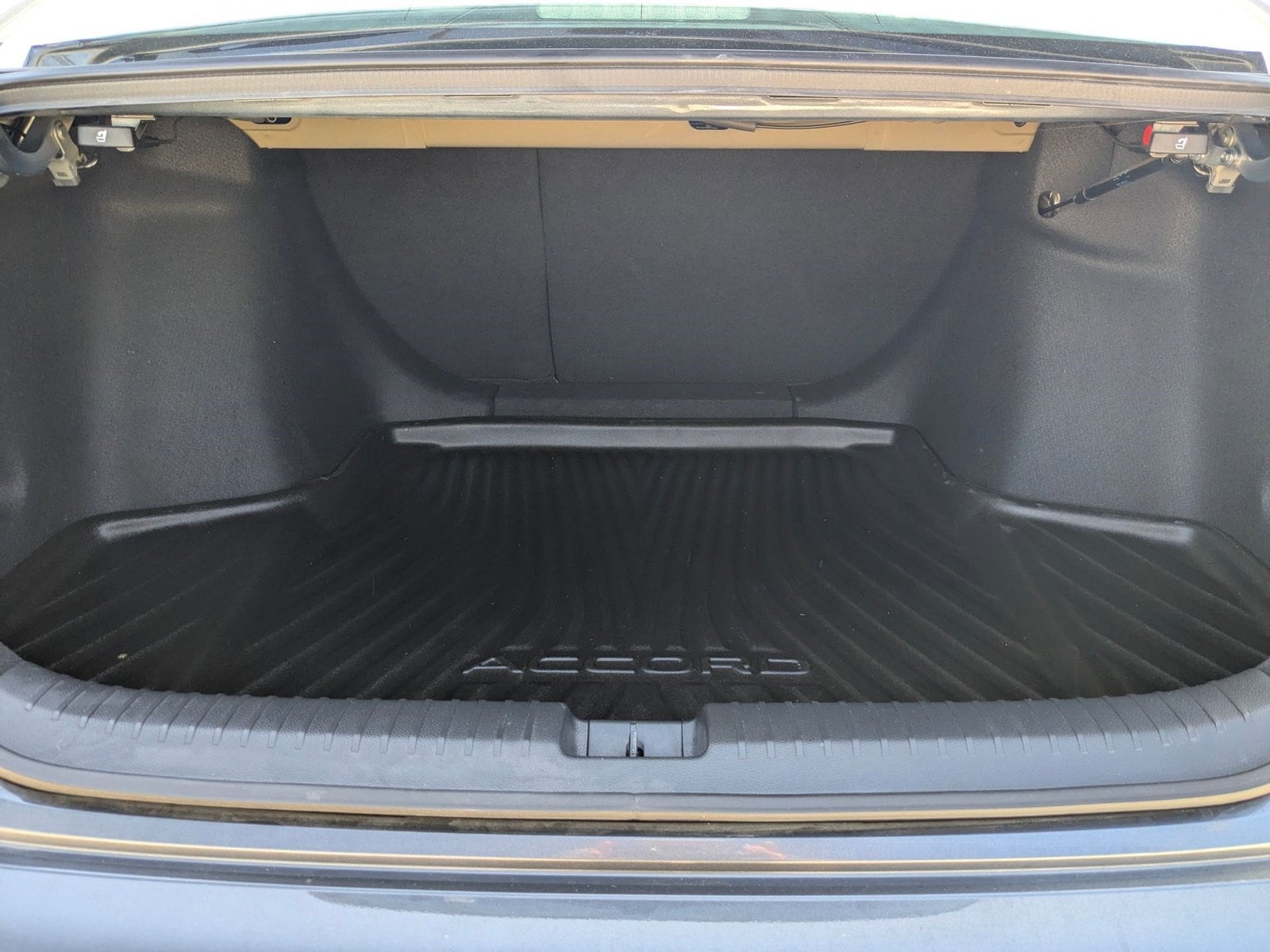 2025 Honda Accord Hybrid EX-L photo 6