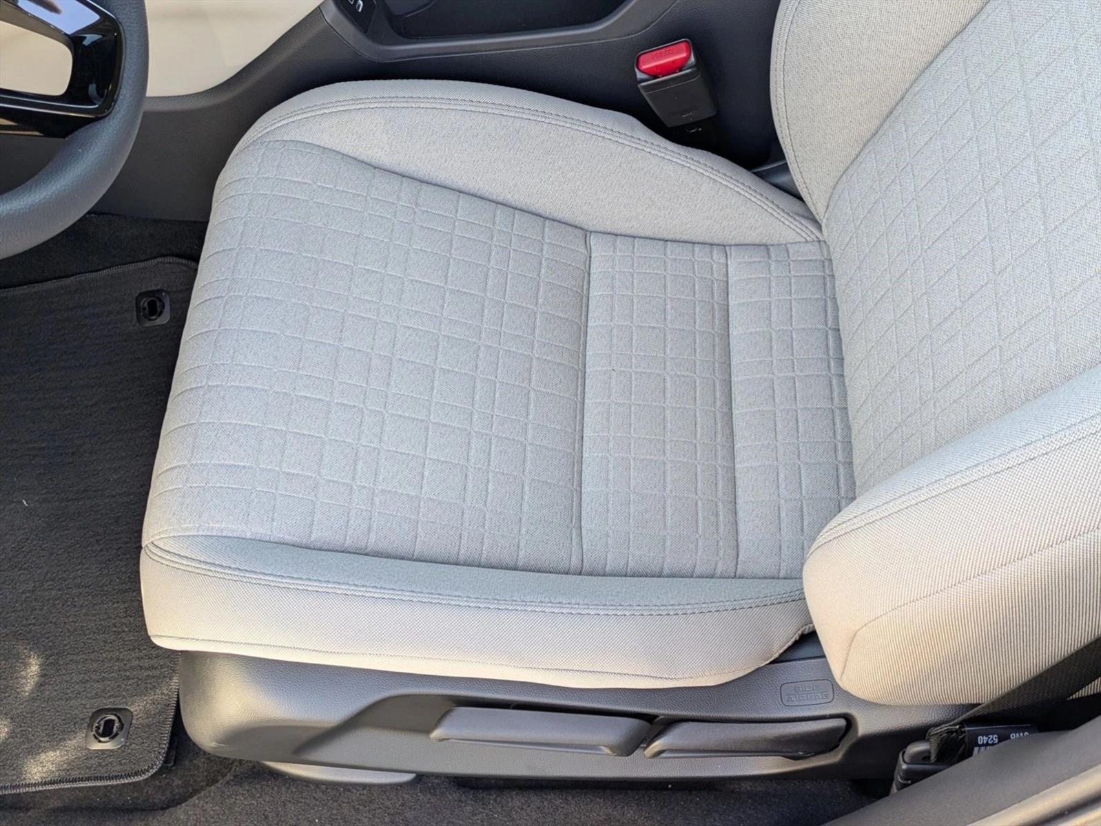 2026 Honda HR-V 2WD LX photo 4