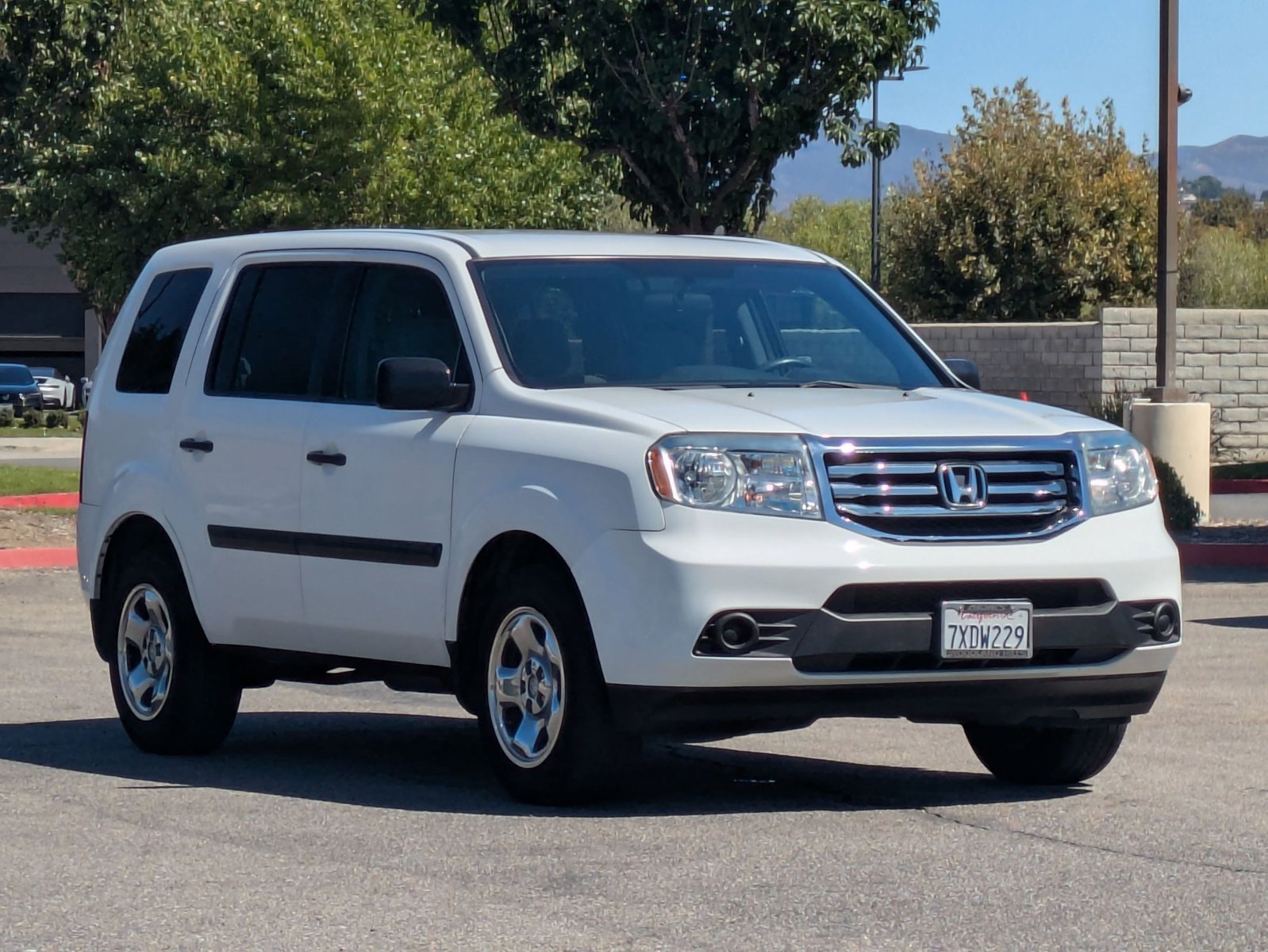 2014 Honda Pilot LX photo 2