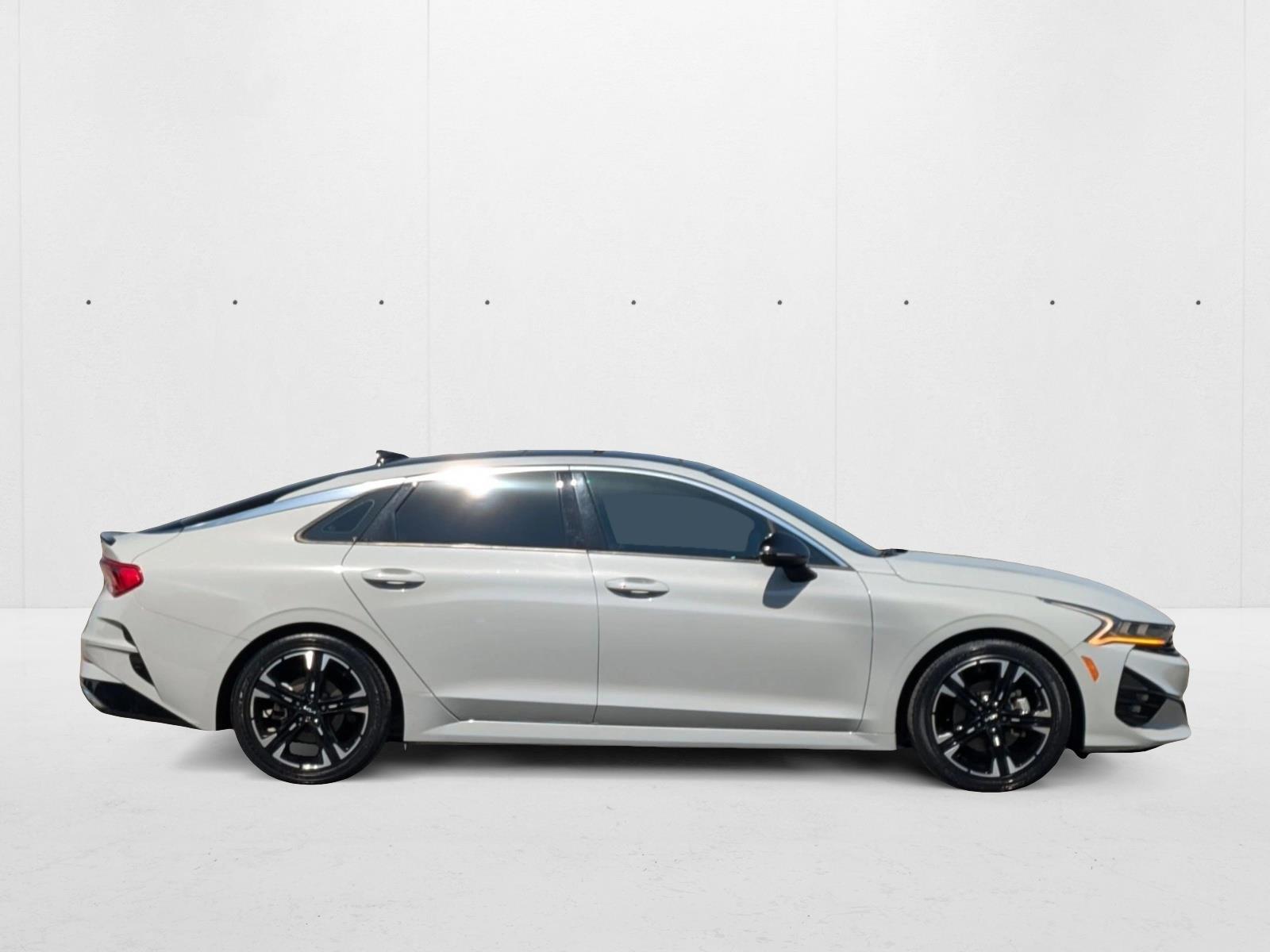 2022 Kia K5 GT-Line photo 3