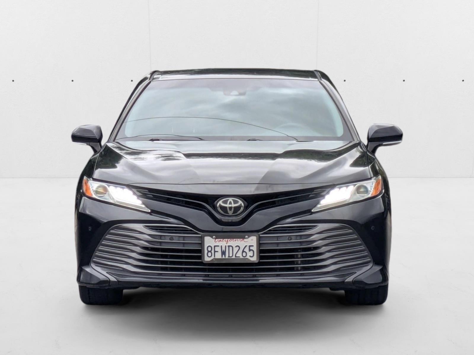 2018 Toyota Camry XLE photo 2
