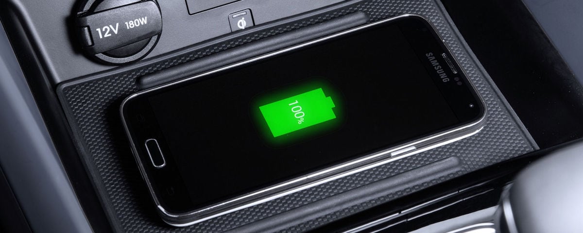 Hyundai Wireless Charging pad with a Samsung phone