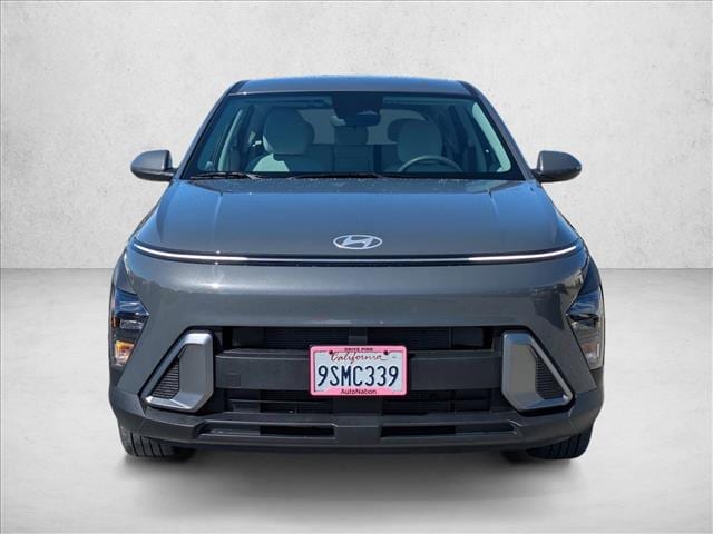 2025 Hyundai Kona SE photo 2