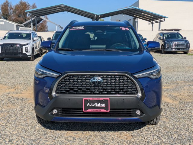2024 Toyota Corolla Cross XLE photo 2