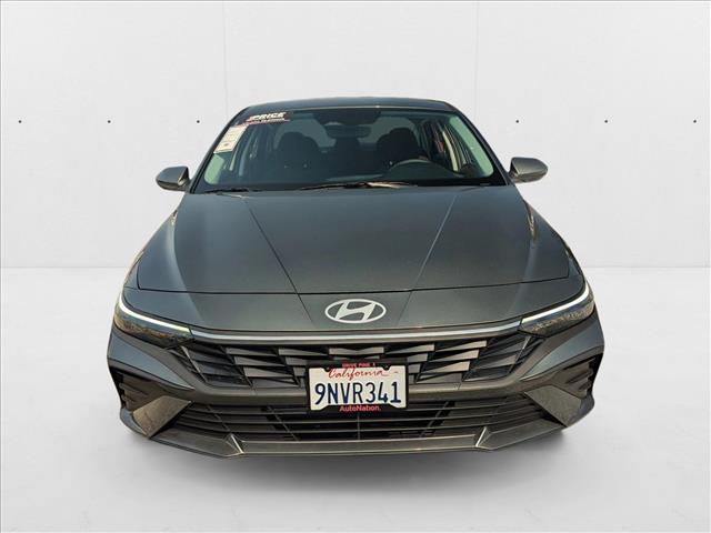 2025 Hyundai Elantra SE photo 2