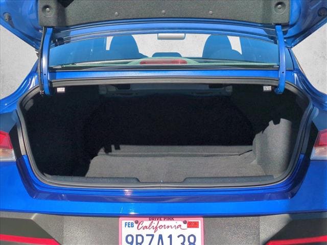 2025 Hyundai Elantra SE photo 6