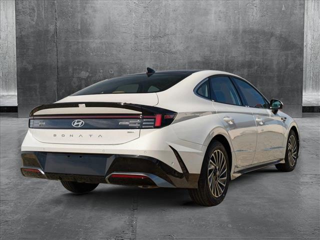 2025 Hyundai Sonata Hybrid Limited photo 2