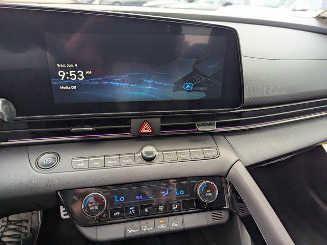 2025 Hyundai Elantra Blue - Photo 11