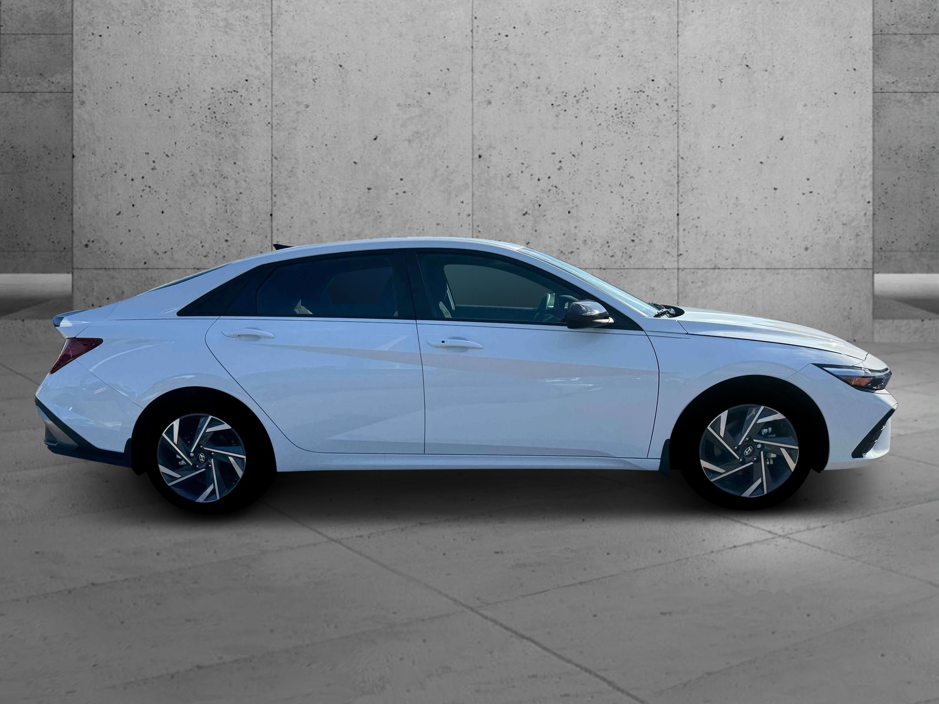 2025 Hyundai Elantra Blue - Photo 9