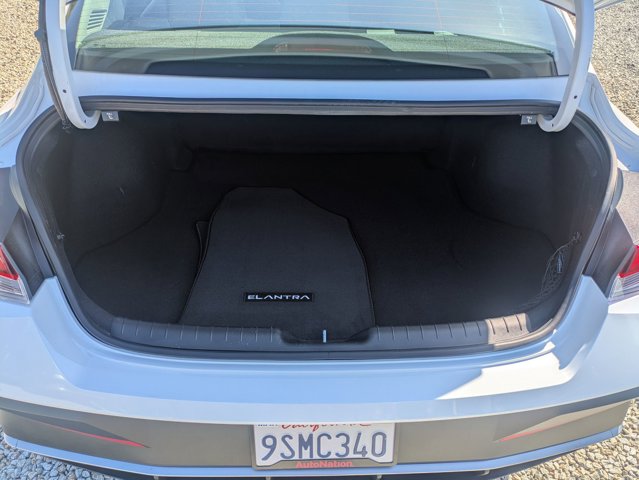 2025 Hyundai Elantra SE photo 6