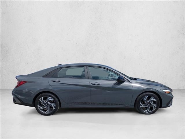 2025 Hyundai Elantra SEL Sport photo 4