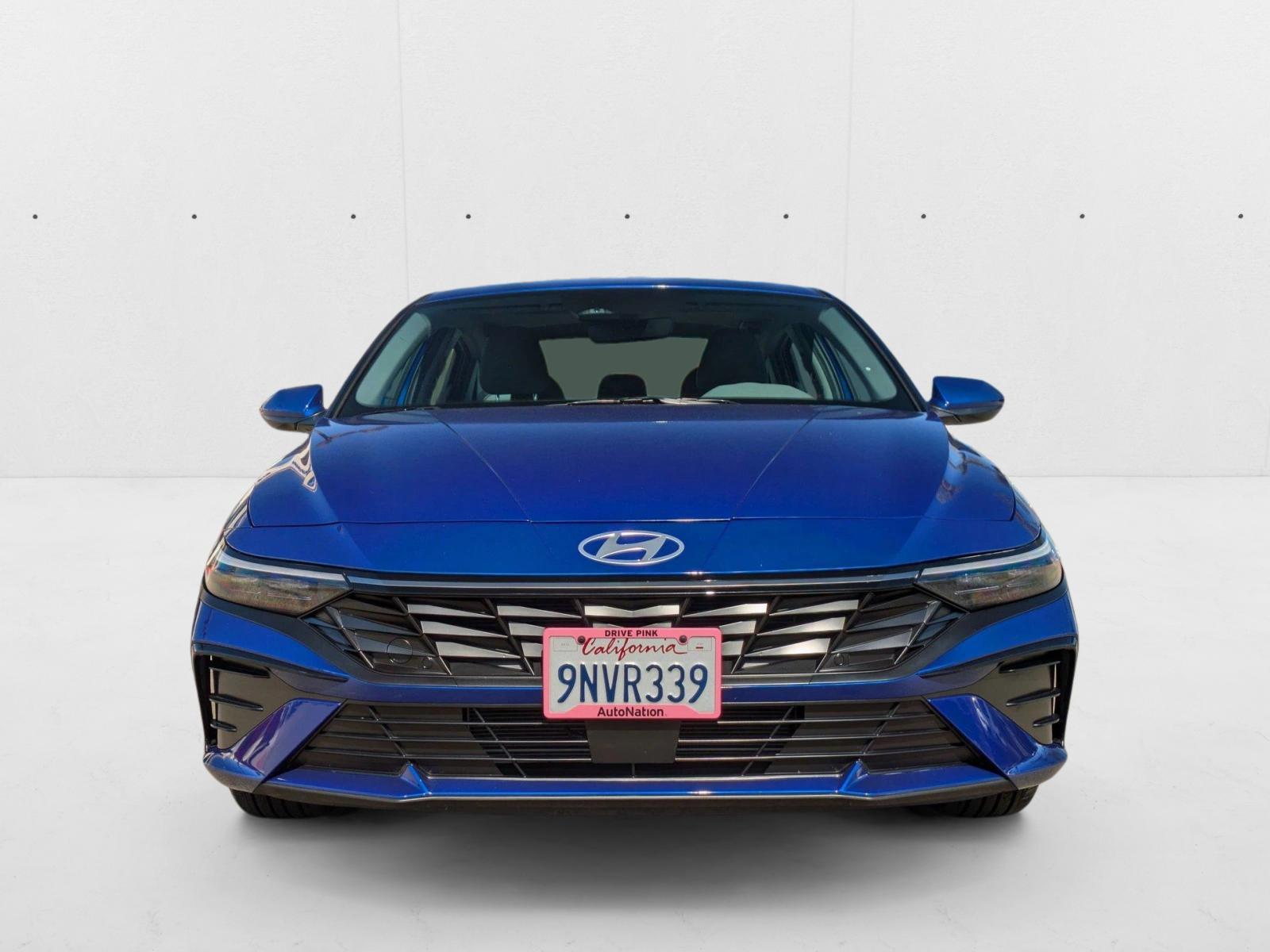 2024 Hyundai Elantra SEL Convenience photo 2