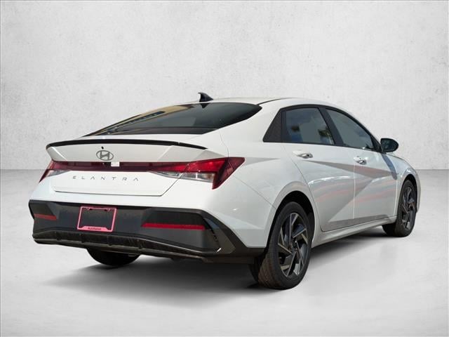 2025 Hyundai Elantra SEL Sport photo 2