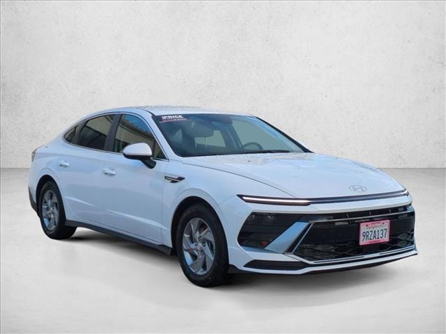 2025 Hyundai Sonata SE photo 3