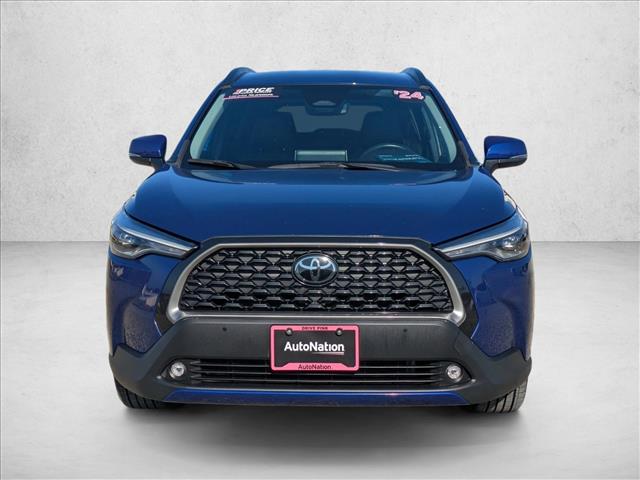 2024 Toyota Corolla Cross XLE photo 2