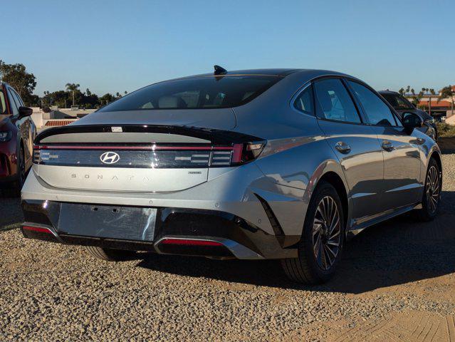 2025 Hyundai Sonata Hybrid Limited photo 2