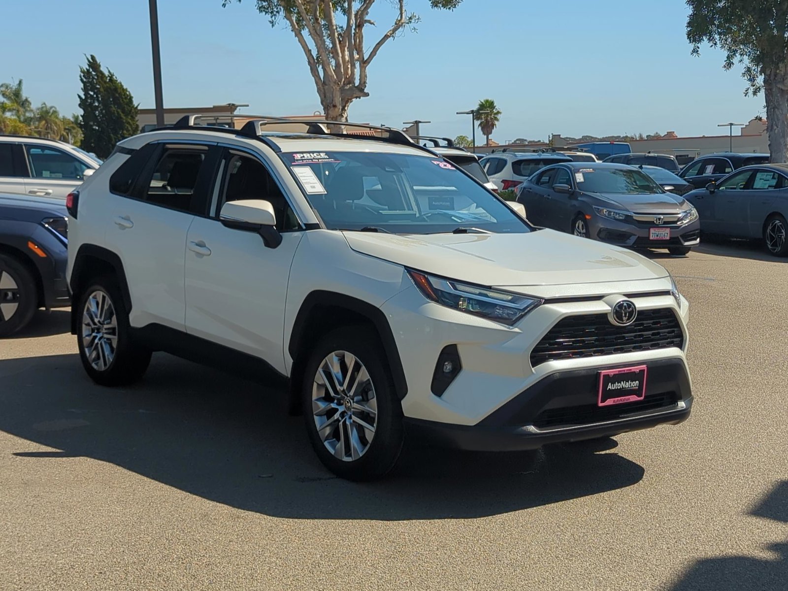 2022 Toyota RAV4 XLE Premium photo 2