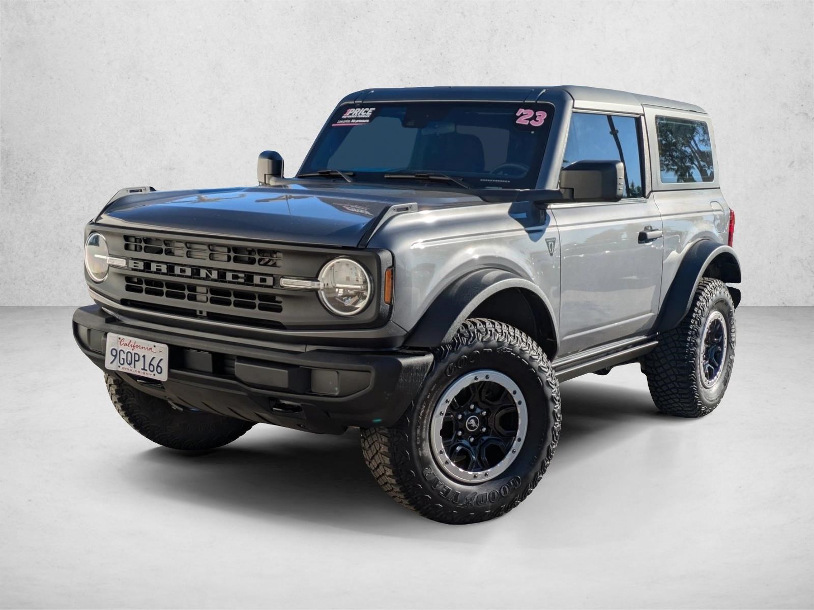 2023 Ford Bronco 2-Door Base's photo