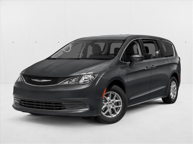 2017 Chrysler Pacifica Touring's photo
