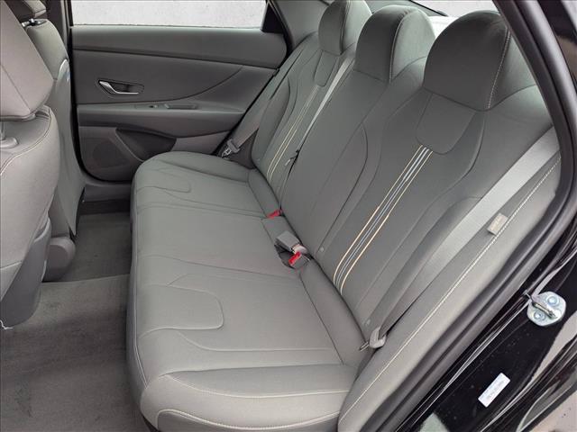 2025 Hyundai Elantra Blue - Photo 15