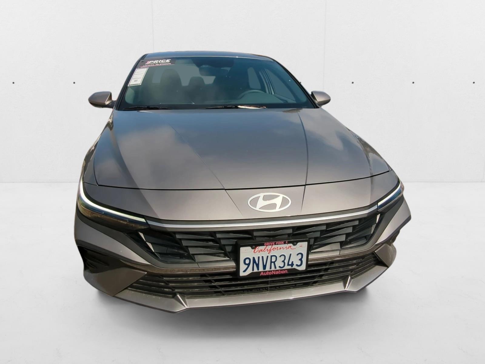 2025 Hyundai Elantra SE photo 2