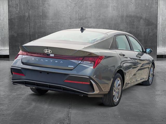 2025 Hyundai Elantra Hybrid Blue photo 2