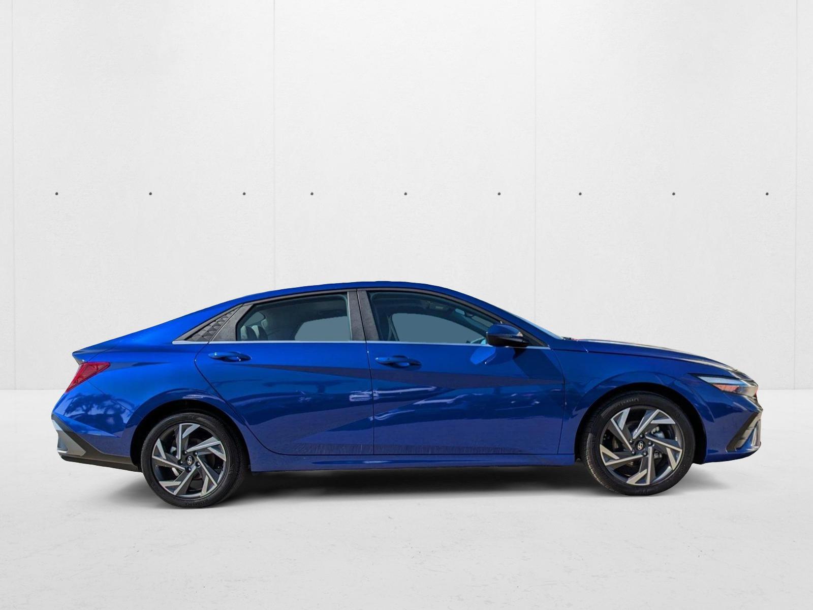 2024 Hyundai Elantra SEL Convenience photo 4