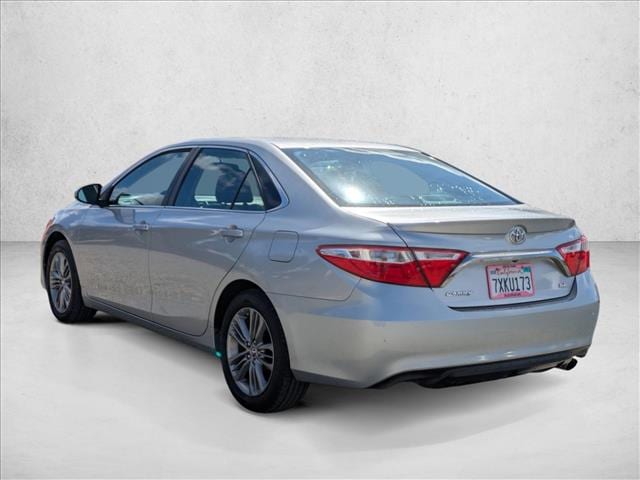 2017 Toyota Camry SE photo 3
